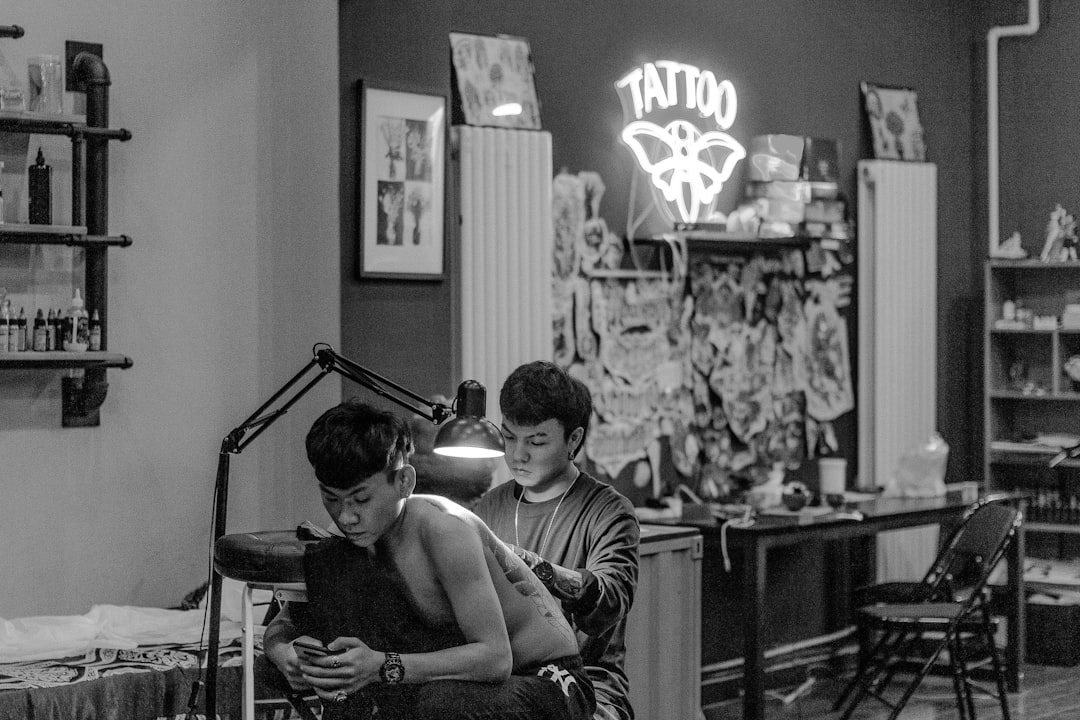 Devenir Tatoueur Professionnel en France : Guide Complet